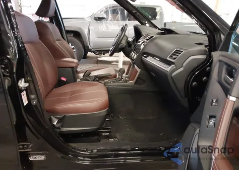 2018 Subaru Forester 2.5I Touring z USA, uszkodzony, nr VIN JF2SJAWC4JH585117